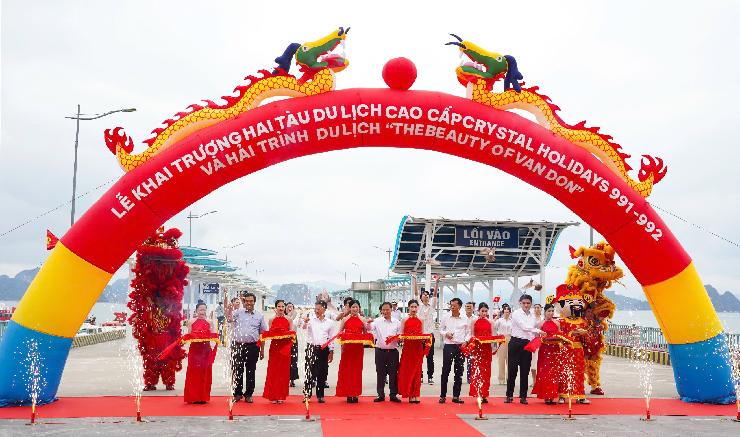 GRAND LAUNCH OF TWO LUXURY CRUISE SHIPS SERVING BAI TU LONG BAY TOURISTS