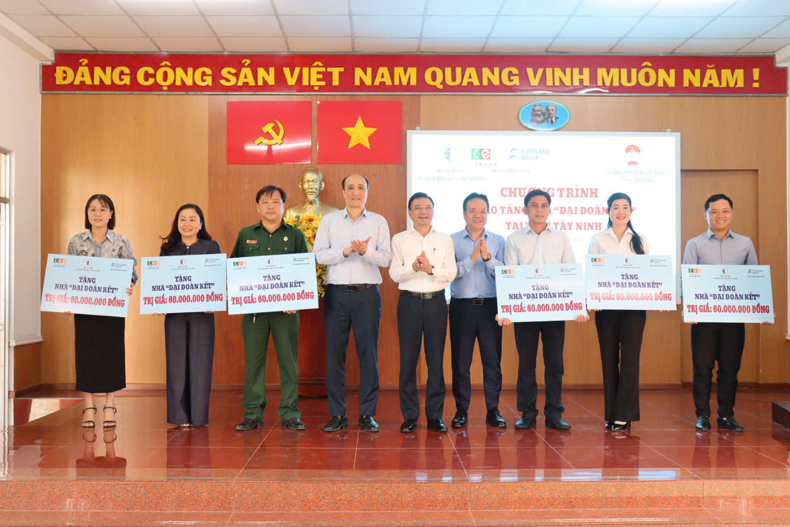 Hỗ trợ xây dựng 18 căn nhà Đại đoàn kết cho hộ khó khăn tại Tây Ninh