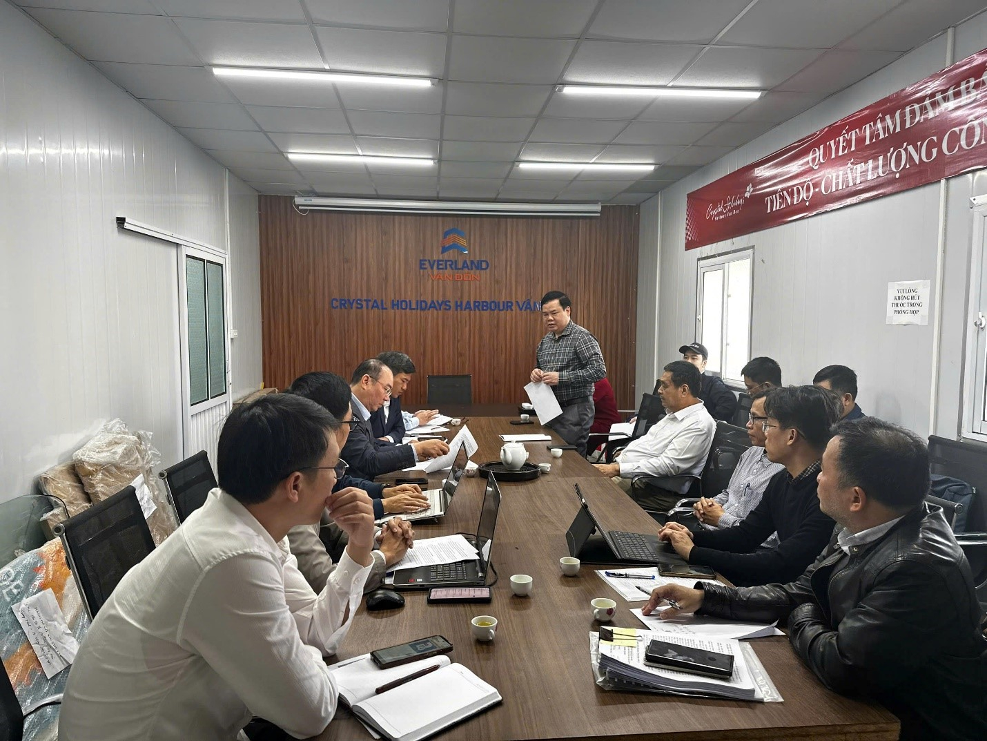 TẬP ĐOÀN EVERLAND LÀM VIỆC VỚI BAN QUẢN LÝ KHU KINH TẾ QUẢNG NINH VỀ CÔNG TÁC CHUẨN BỊ LỄ KHÁNH THÀNH GIAI ĐOẠN 1 CRYSTAL HOLIDAYS HARBOUR VÂN ĐỒN